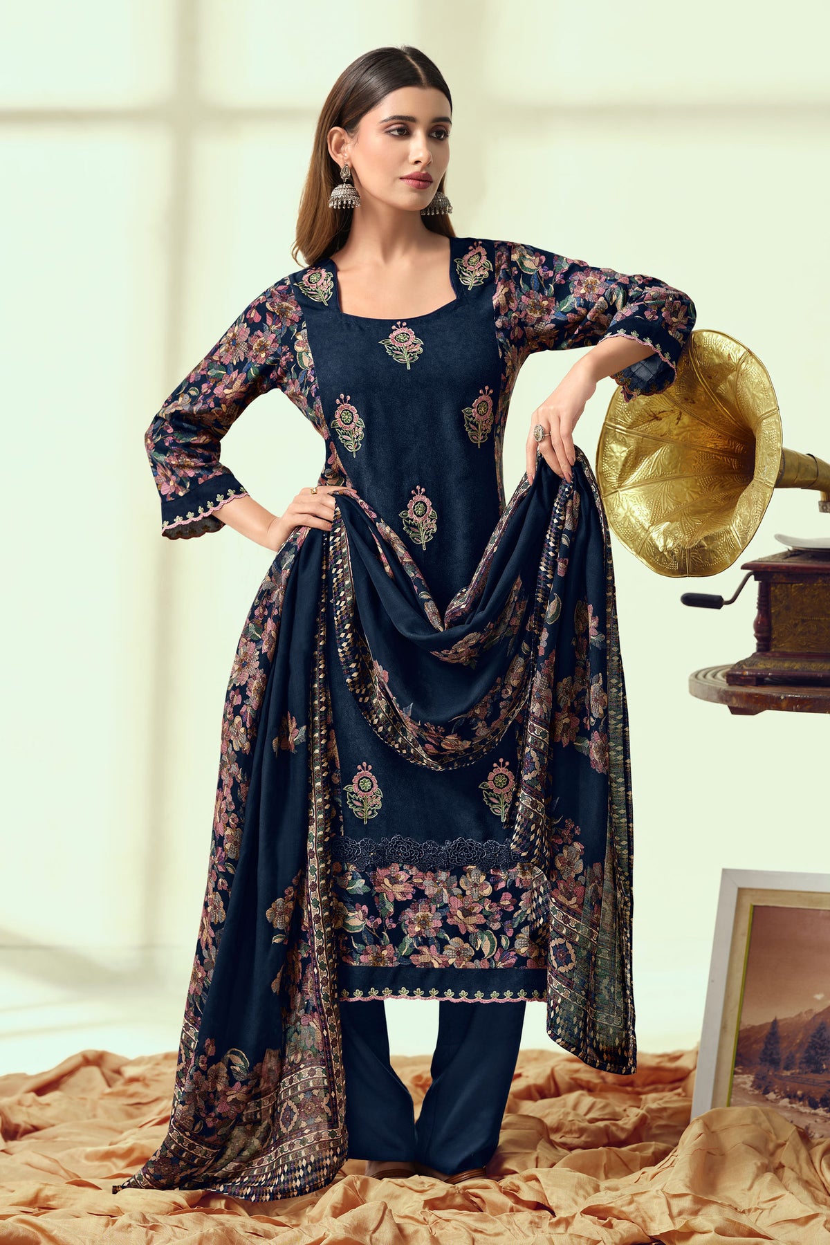 Luxury Pashmina Digital Print Dress With Lace Work Dupatta Main image