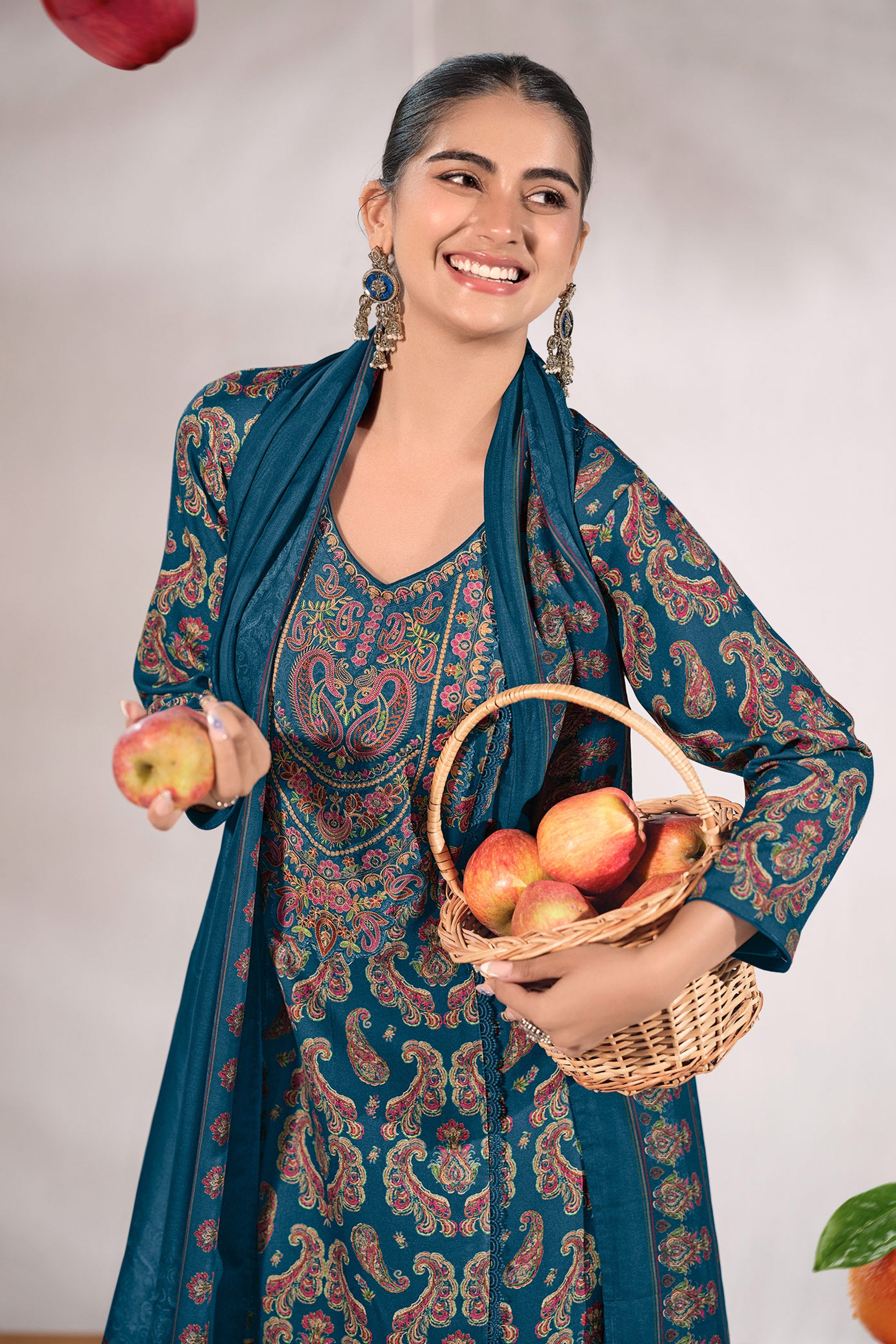 Premium Pashmina Three Piece Ethnic Suit With Embroidered Bottom Secondary image